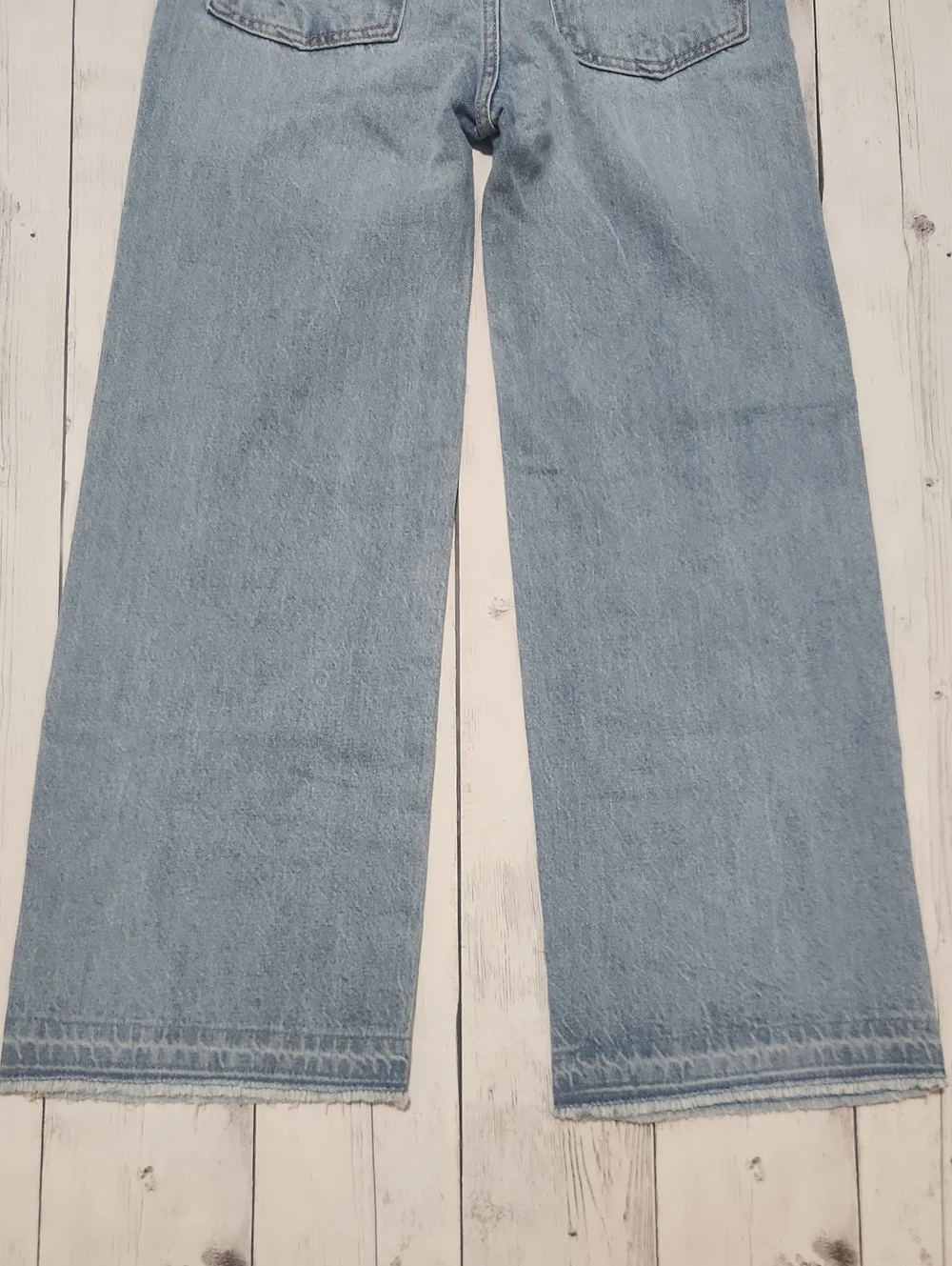 NWT Old Navy Girls Size 12 High Rise Baggy Wide Leg Distressed Light Wash Jeans.